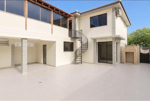 Vende-se Moradia/Geminada T3 no Condomínio Adil_Bairro Triunfo