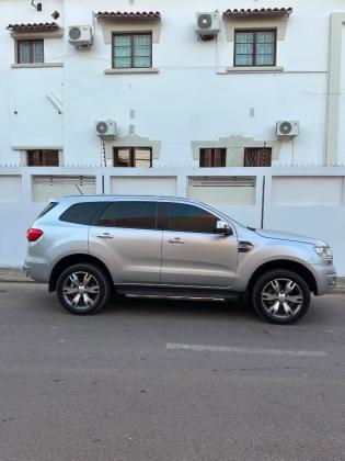 Ford Everest panorâmico