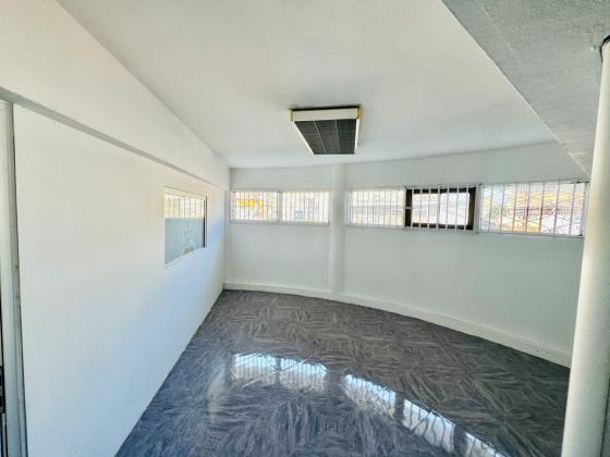Arrenda-se Loja no Alto Maé_Av. Angola