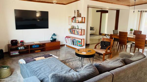 Vende-se Moradia T5 no Bairro Triunfo Velho