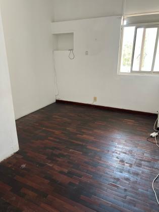 Arrenda-se Apartamento T1+1 no 1° andar num predio alto