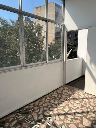 Arrenda-se Apartamento T1+1 no 1° andar num predio alto