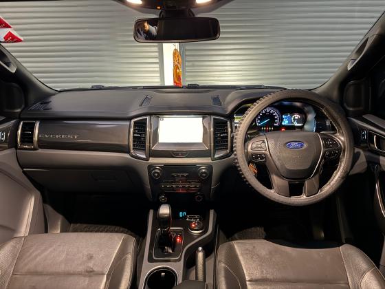 Ford Everest panorâmico