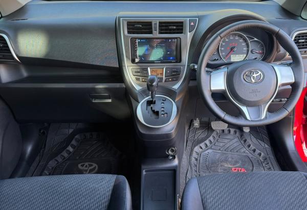Toyota Ractis 2012