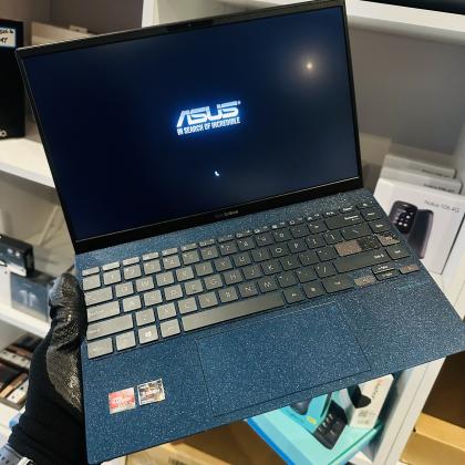 Lap Top gráfico Asus ZenBook UX42UA| AMD RYZEN 5  5500U 2.10 GHZ (12CPUs)|8GBDDR4 SDRAM | 512  GB SSD | 14” AMD Radeon Graphics 1GB|Bateria Excelente
