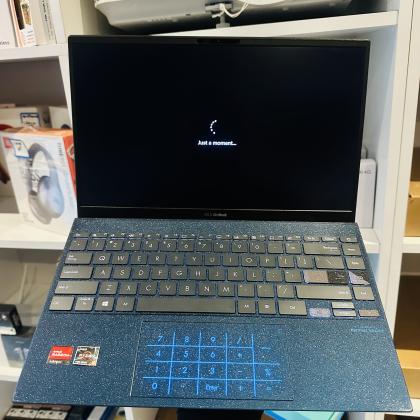 Lap Top gráfico Asus ZenBook UX42UA| AMD RYZEN 5  5500U 2.10 GHZ (12CPUs)|8GBDDR4 SDRAM | 512  GB SSD | 14” AMD Radeon Graphics 1GB|Bateria Excelente