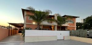 vende-se excelente moradia tp4 com vista mar no condomínio triunfo