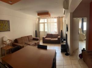 Vende-se Apartamento T2 Espaçoso com uma suite no 1° andar