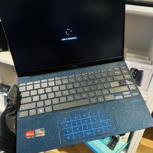 Lap Top gráfico Asus ZenBook UX42UA| AMD RYZEN 5  5500U 2.10 GHZ (12CPUs)|8GBDDR4 SDRAM | 512  GB S